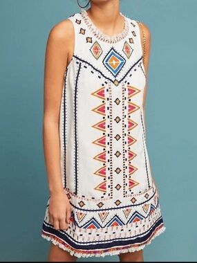 Anthropologie Akemi + Kin Reagan Embroidered Shift Dress Linen Blend Size 6